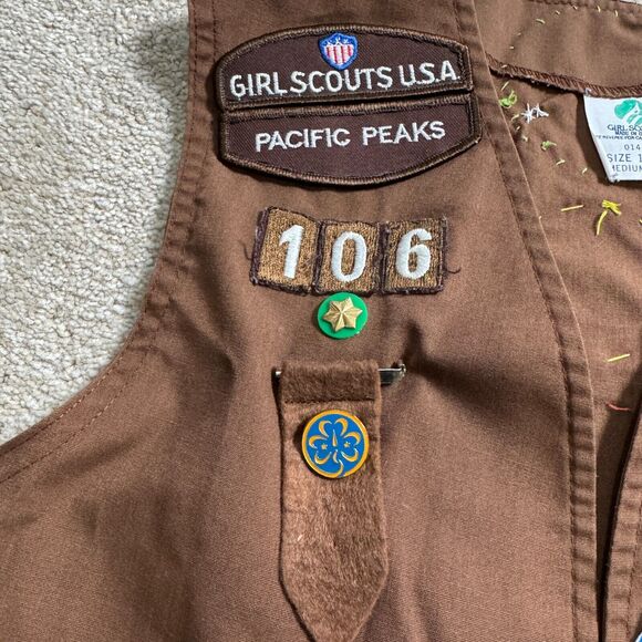 Vtg. Girl Scouts Brownie Vest Girls Medium (10-12) Brown With Patches Sleeveless - Picture 9 of 10